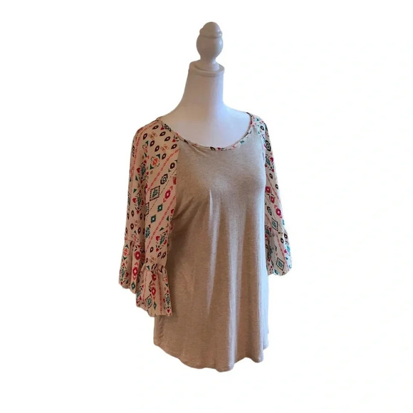 Boho Chic Beige Top with Floral Sleeves - Perfect for Spring & Summer! - Picture 13 of 15